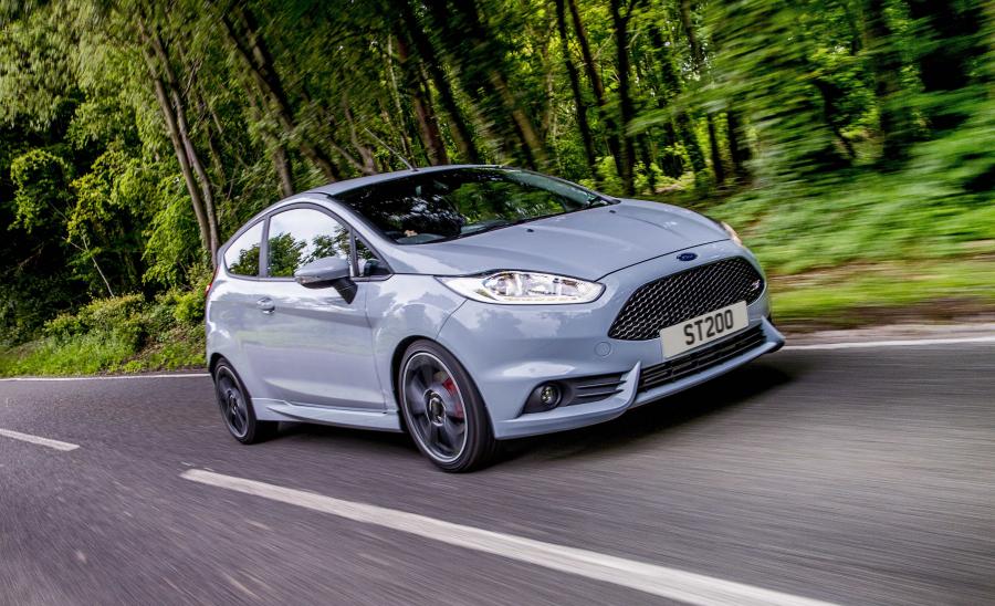  Ford Fiesta ST200 2016 года  (UK) (фото 24 из 31)
